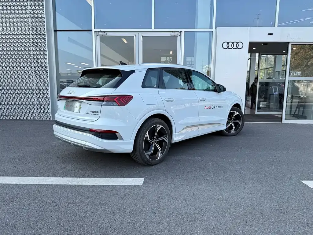 Audi Q4 e-tron — фото 4