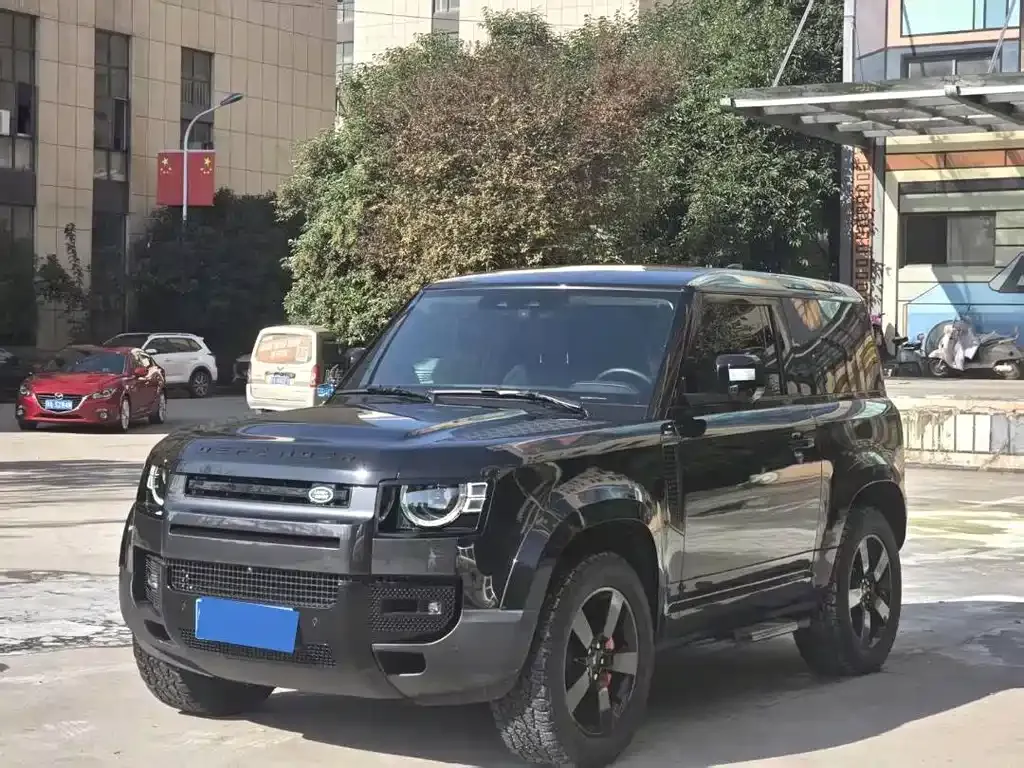 Land Rover Defender — фото 1
