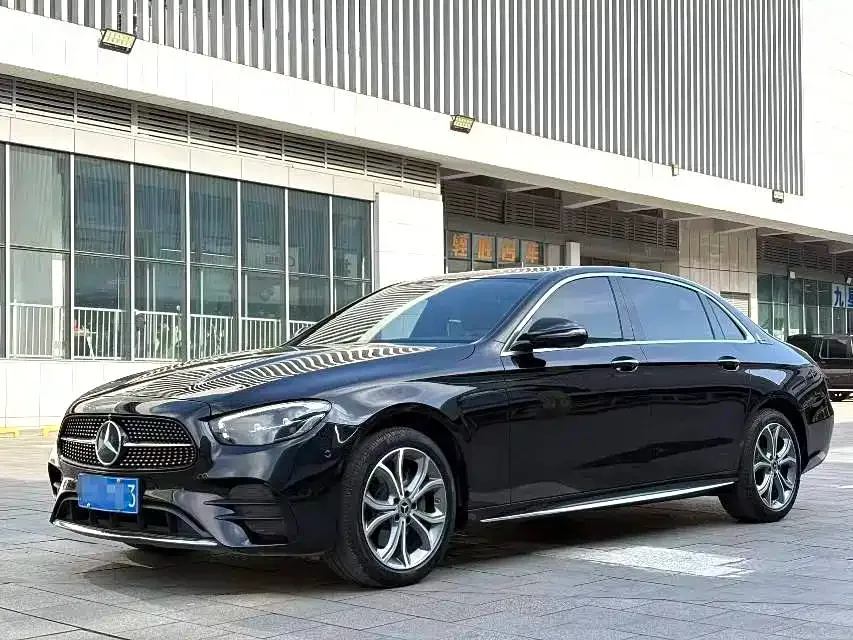 Mercedes-Benz E-Class — фото 1