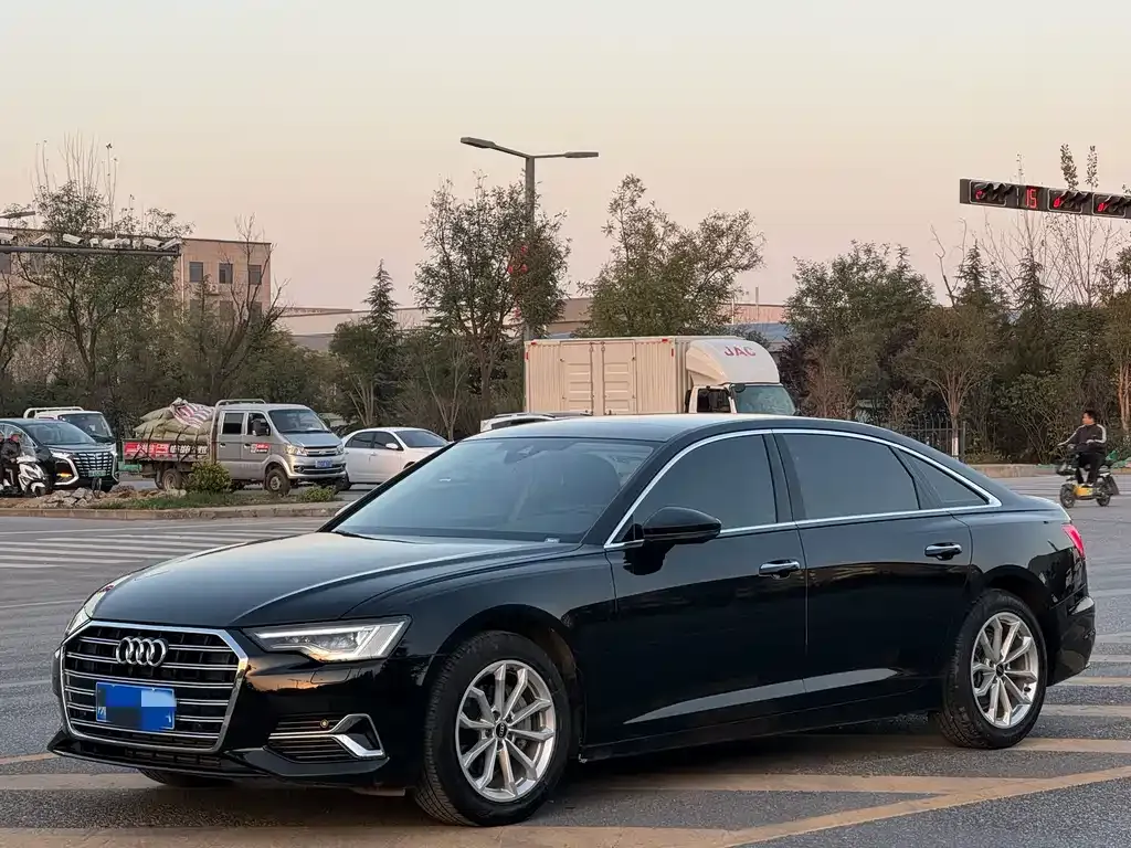 Audi A6L — фото 1