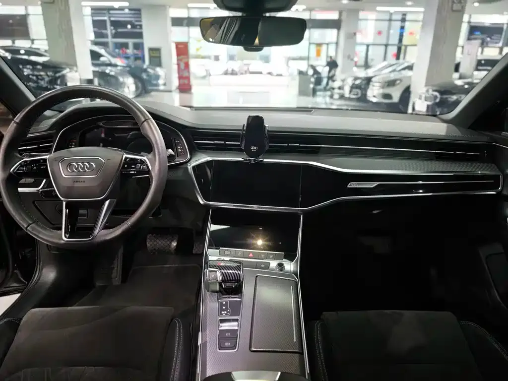 Audi A6L — фото 10