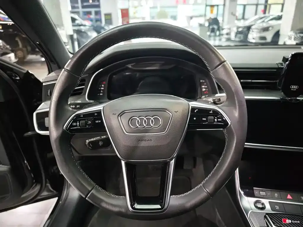 Audi A6L — фото 8