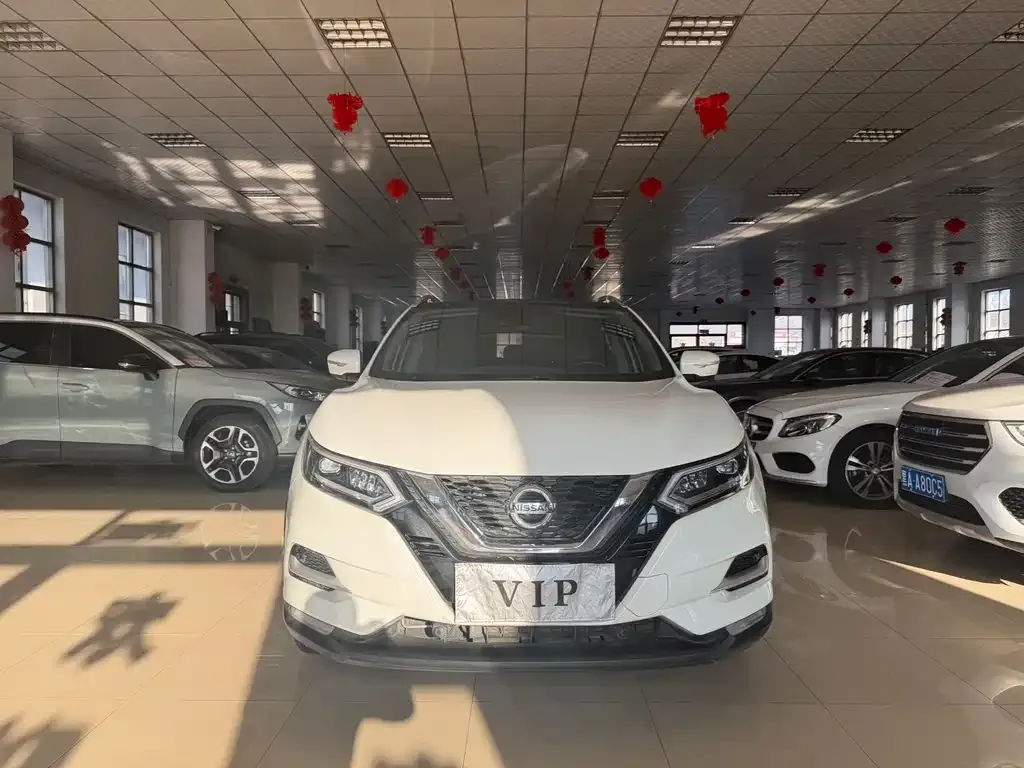 Nissan Qashqai — фото 1