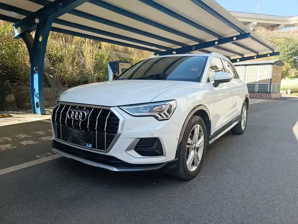 Audi Q3 — фото 1