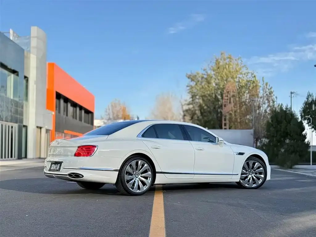 Bentley Flying Spur — фото 3