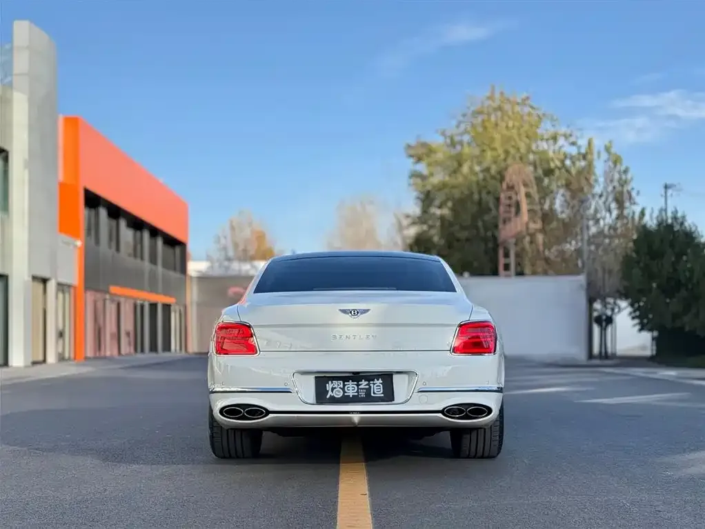 Bentley Flying Spur — фото 4