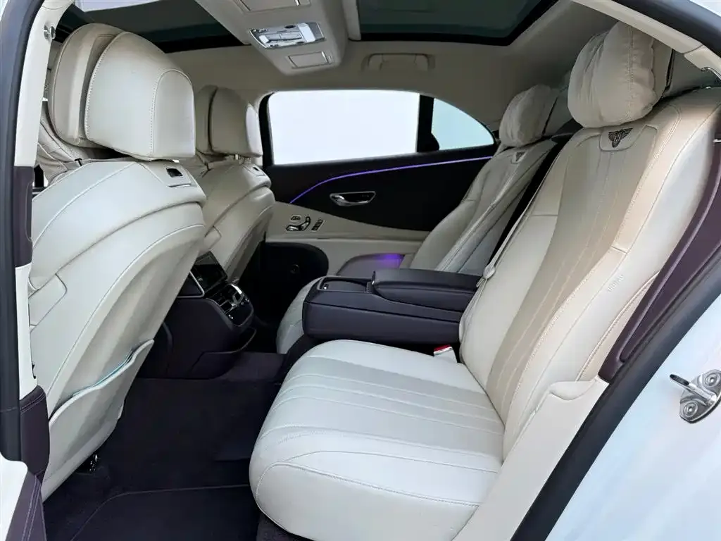 Bentley Flying Spur — фото 7