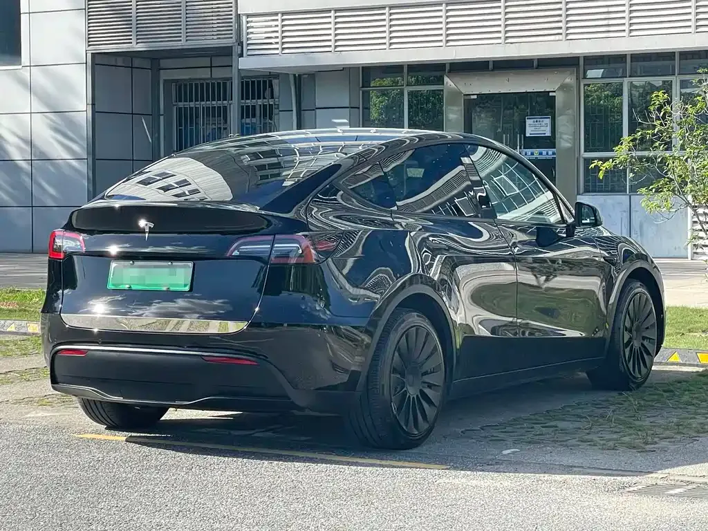 Tesla Model Y — фото 4