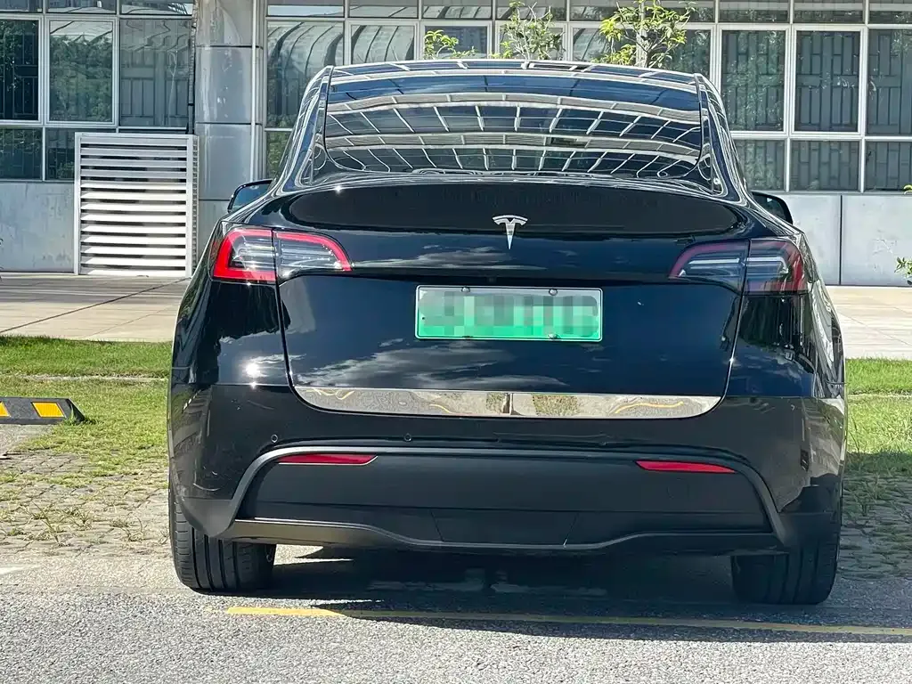 Tesla Model Y — фото 5