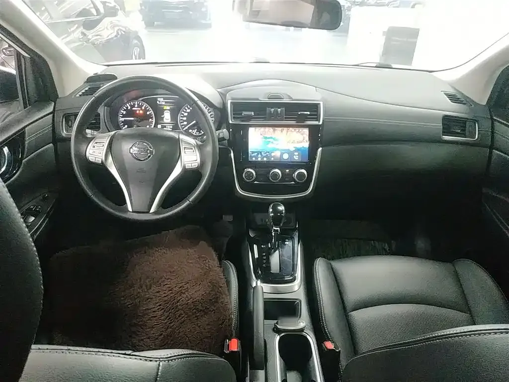 Nissan Tiida — фото 10
