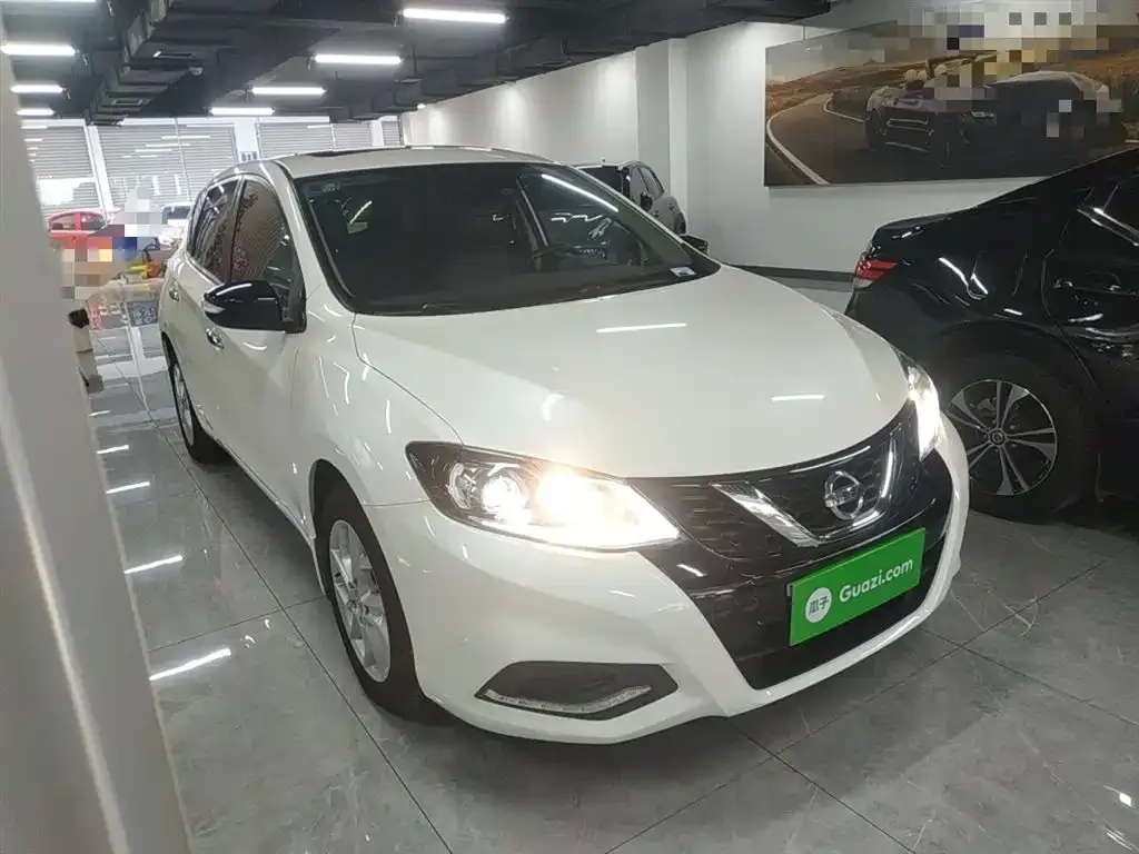 Nissan Tiida — фото 4