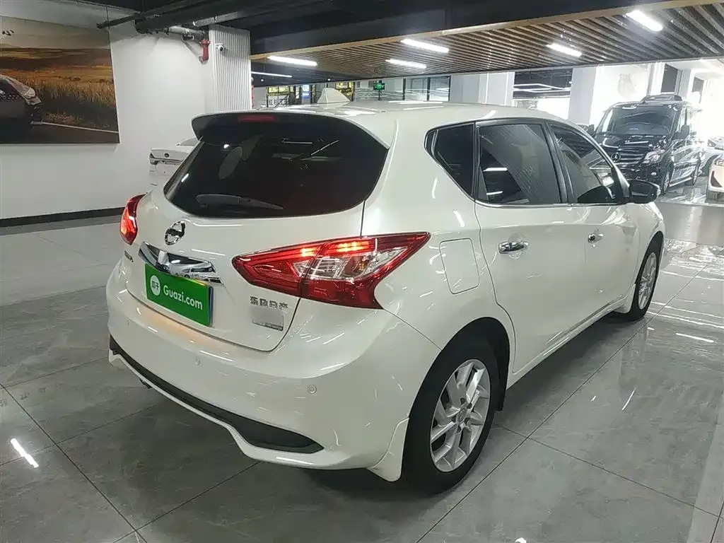 Nissan Tiida — фото 7