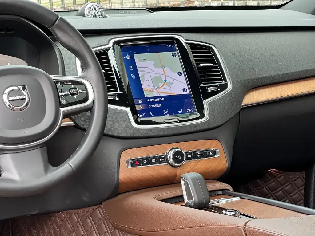Volvo XC90 — фото 10
