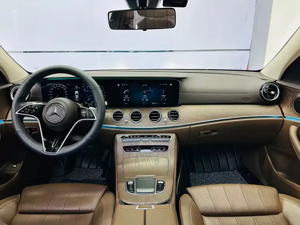 Mercedes-Benz E-Class — фото 4