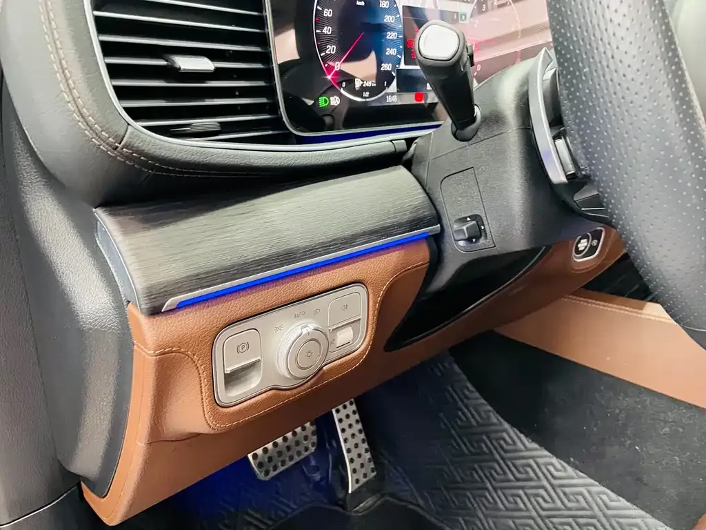 Mercedes-Benz GLS — фото 10