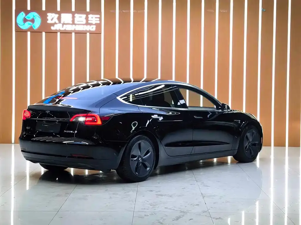 Tesla Model 3 — фото 7