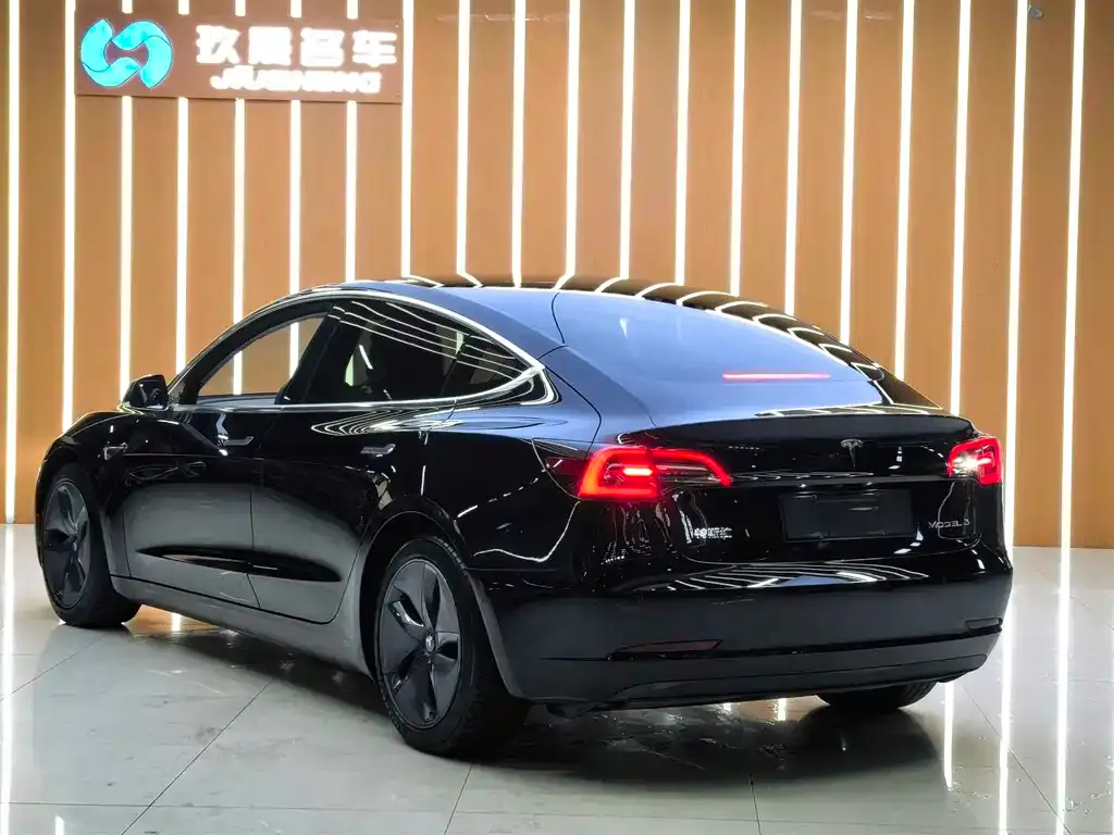 Tesla Model 3 — фото 9
