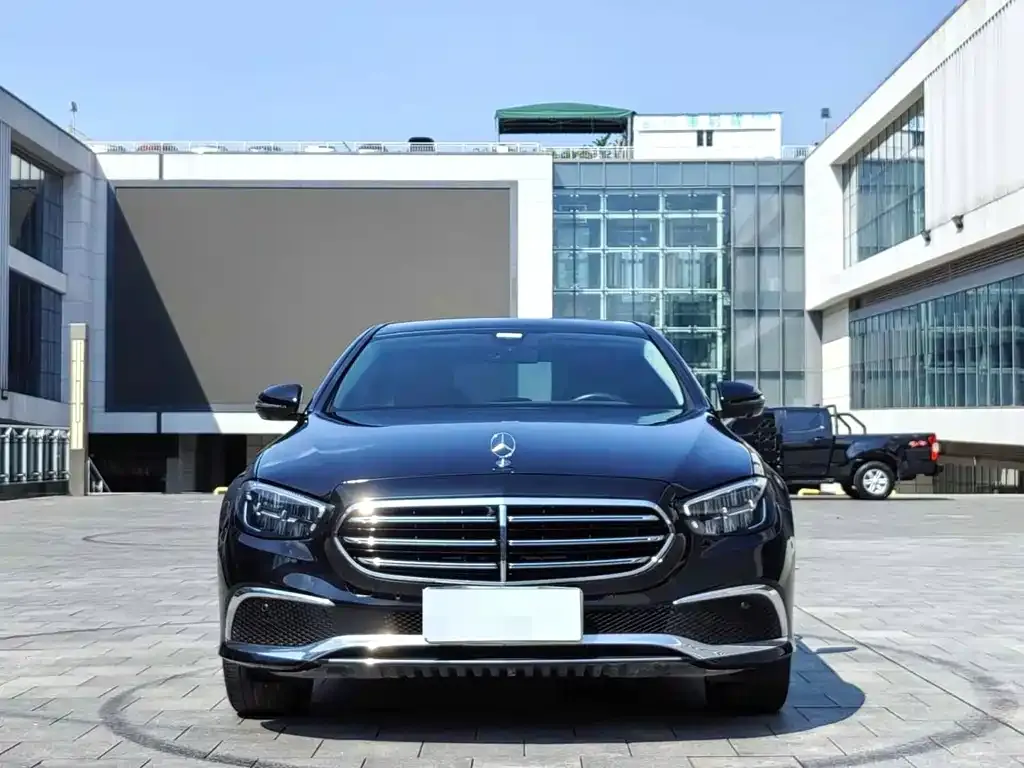 Mercedes-Benz E-Class — фото 2