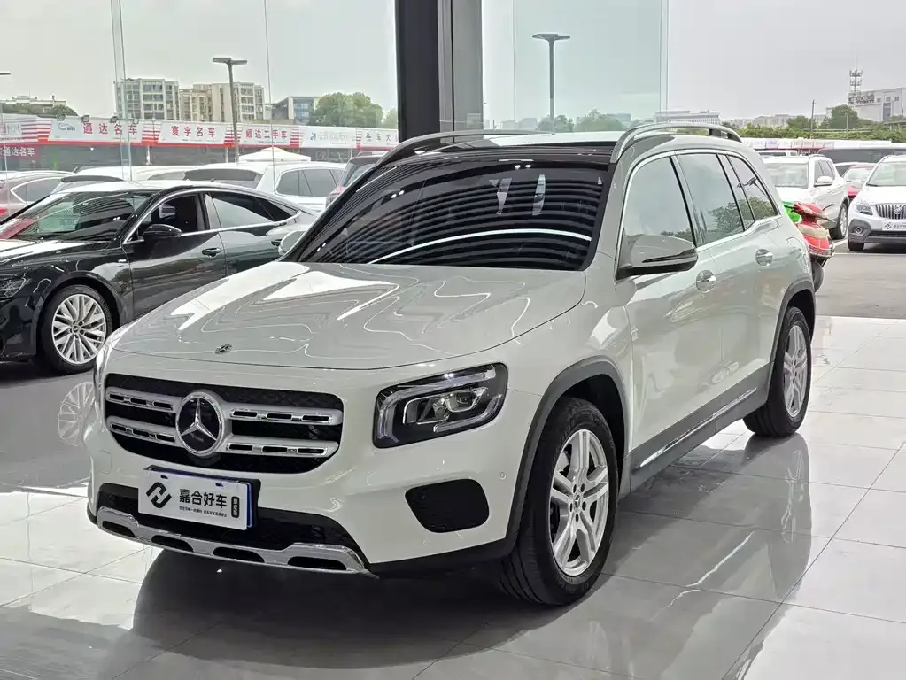 Mercedes-Benz GLB — фото 1