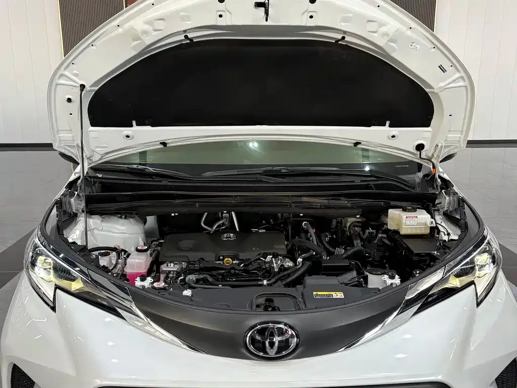 Toyota Granvia — фото 3