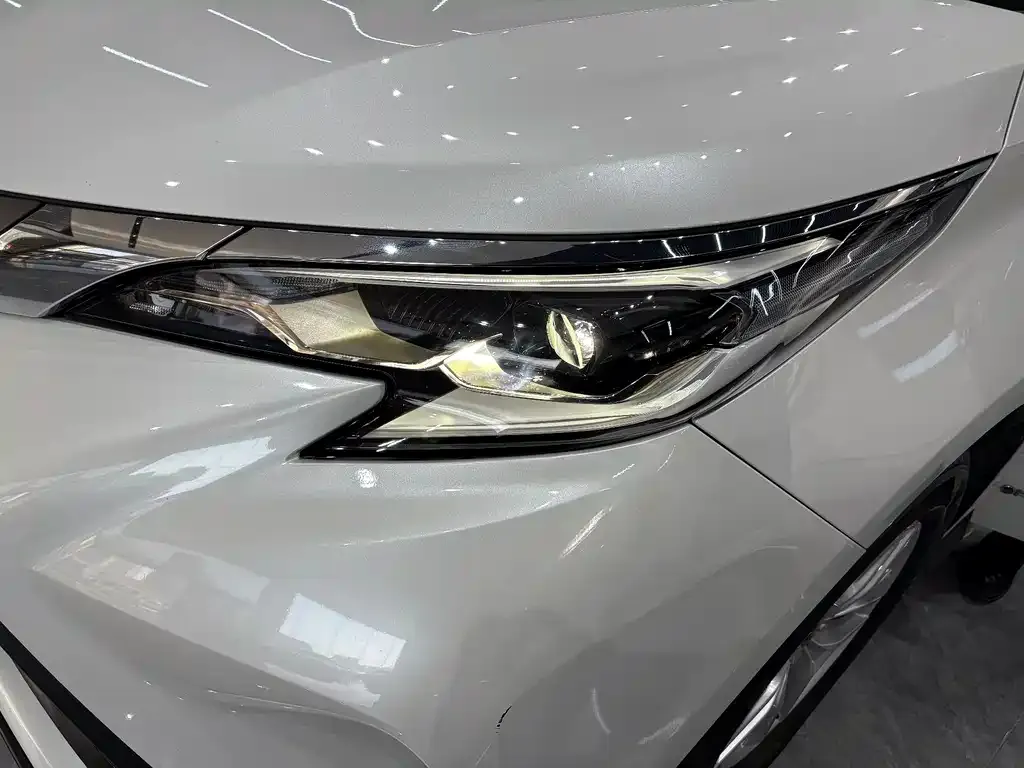 Toyota Granvia — фото 4