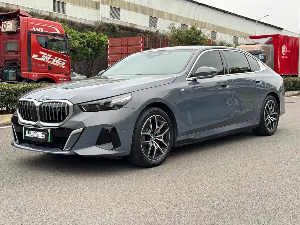 BMW i5 — фото 1