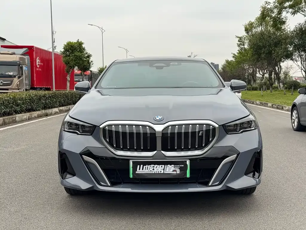 BMW i5 — фото 3