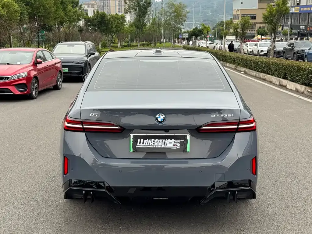 BMW i5 — фото 4