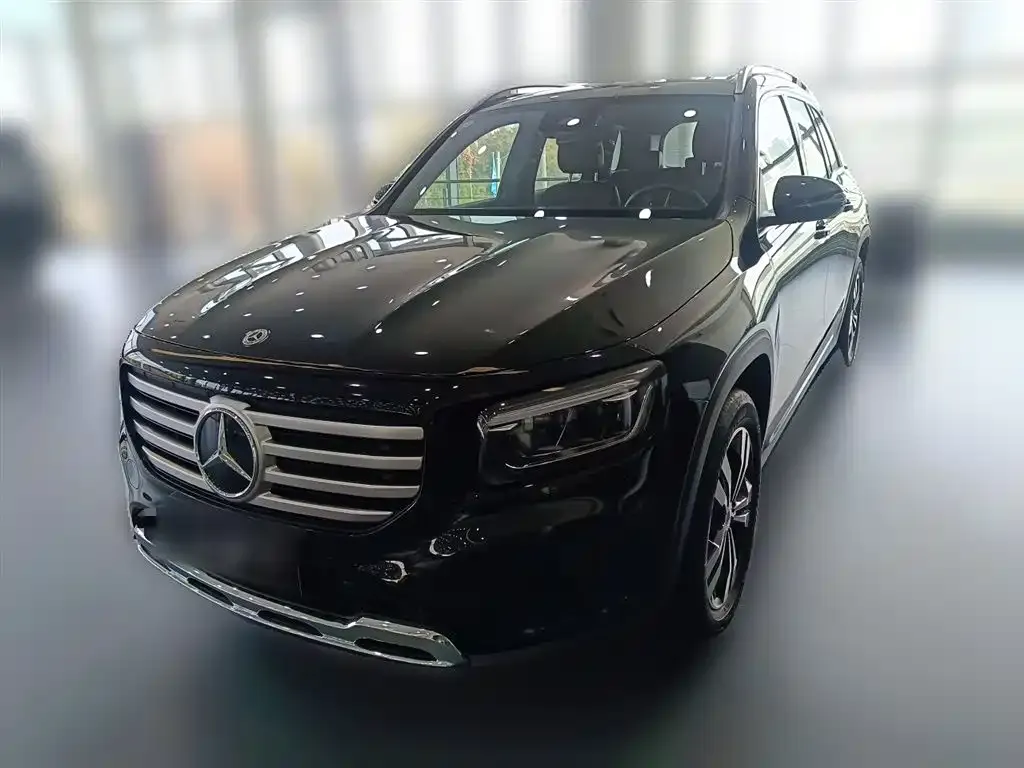 Mercedes-Benz GLB — фото 1