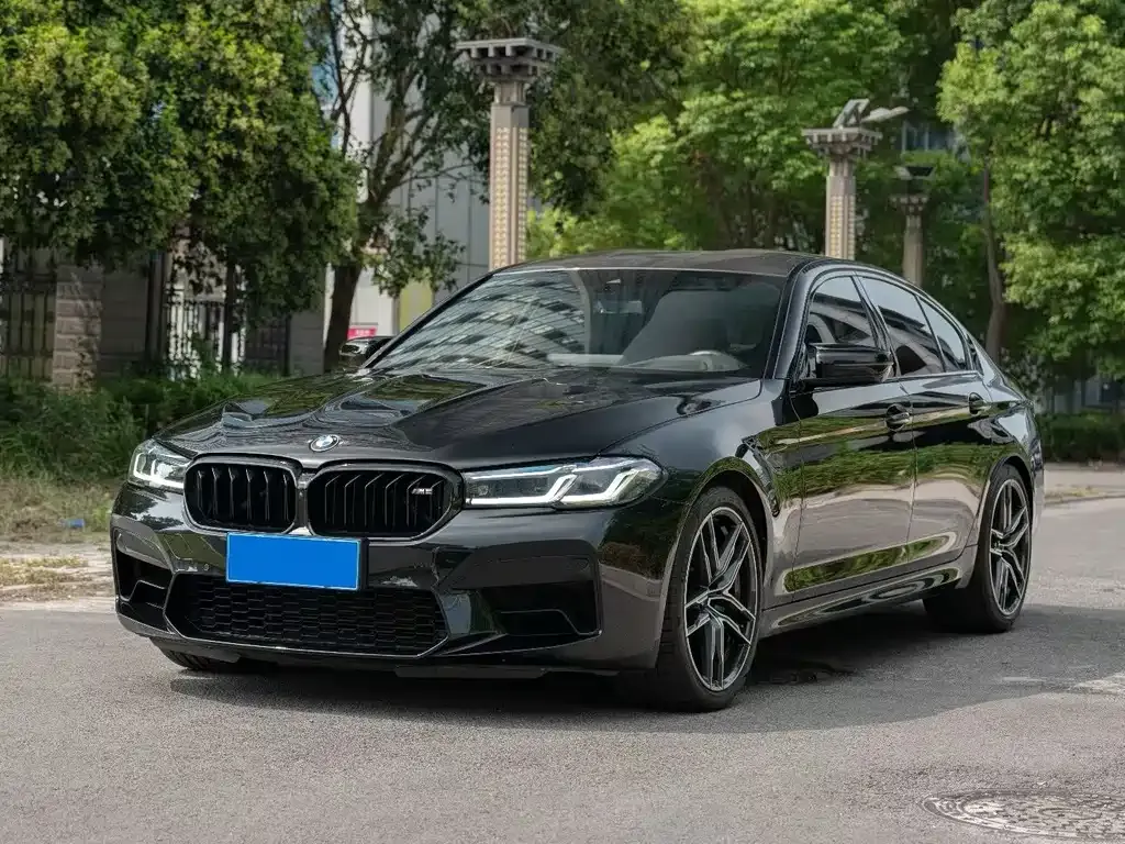 BMW M5 — фото 1