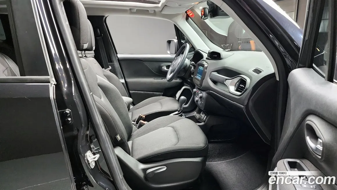 Jeep Renegade — фото 10