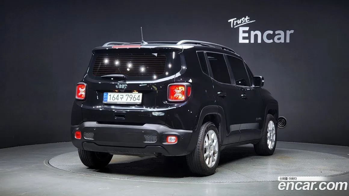 Jeep Renegade — фото 2