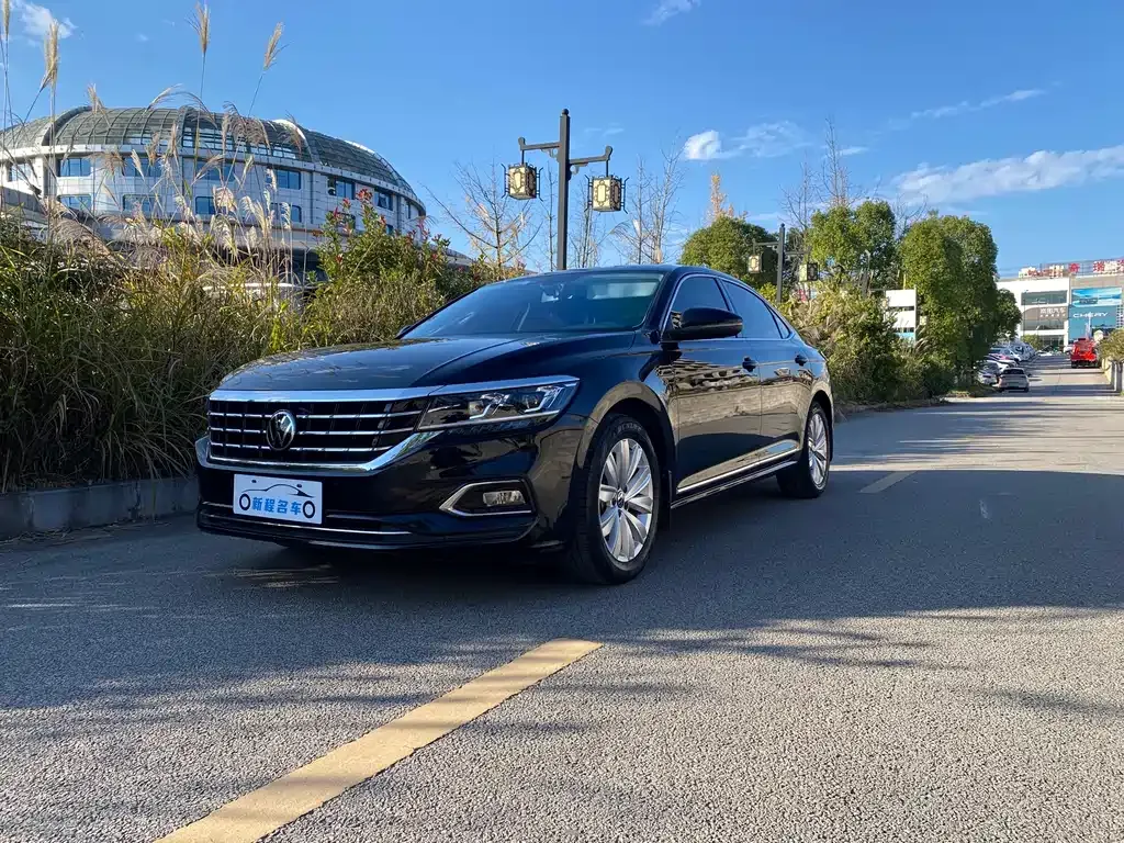 Volkswagen Passat — фото 1