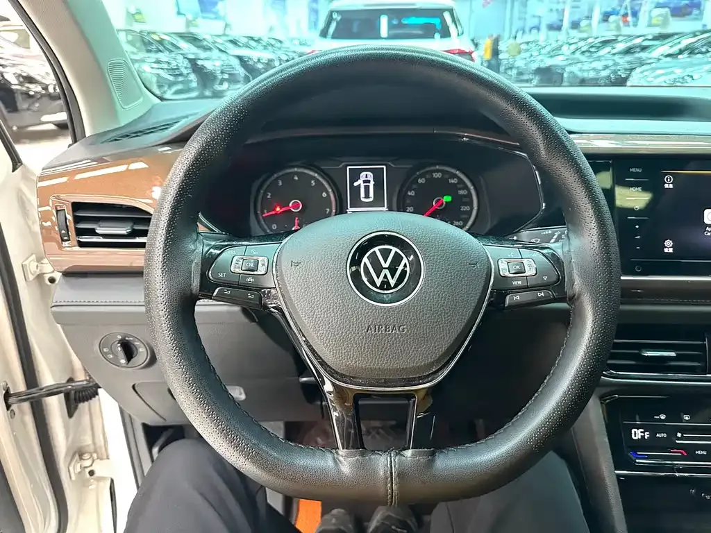 Volkswagen Tharu — фото 7
