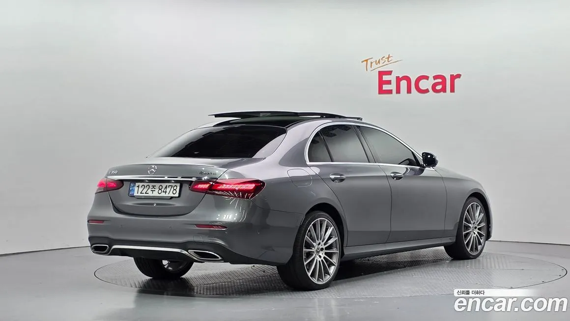 Mercedes-Benz E-Class — фото 2