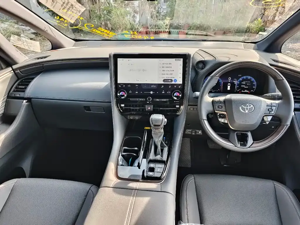 Toyota Alphard — фото 10