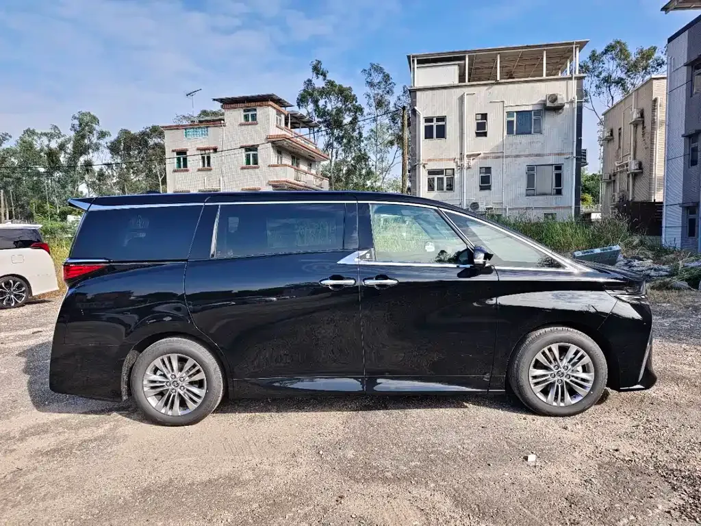 Toyota Alphard — фото 4