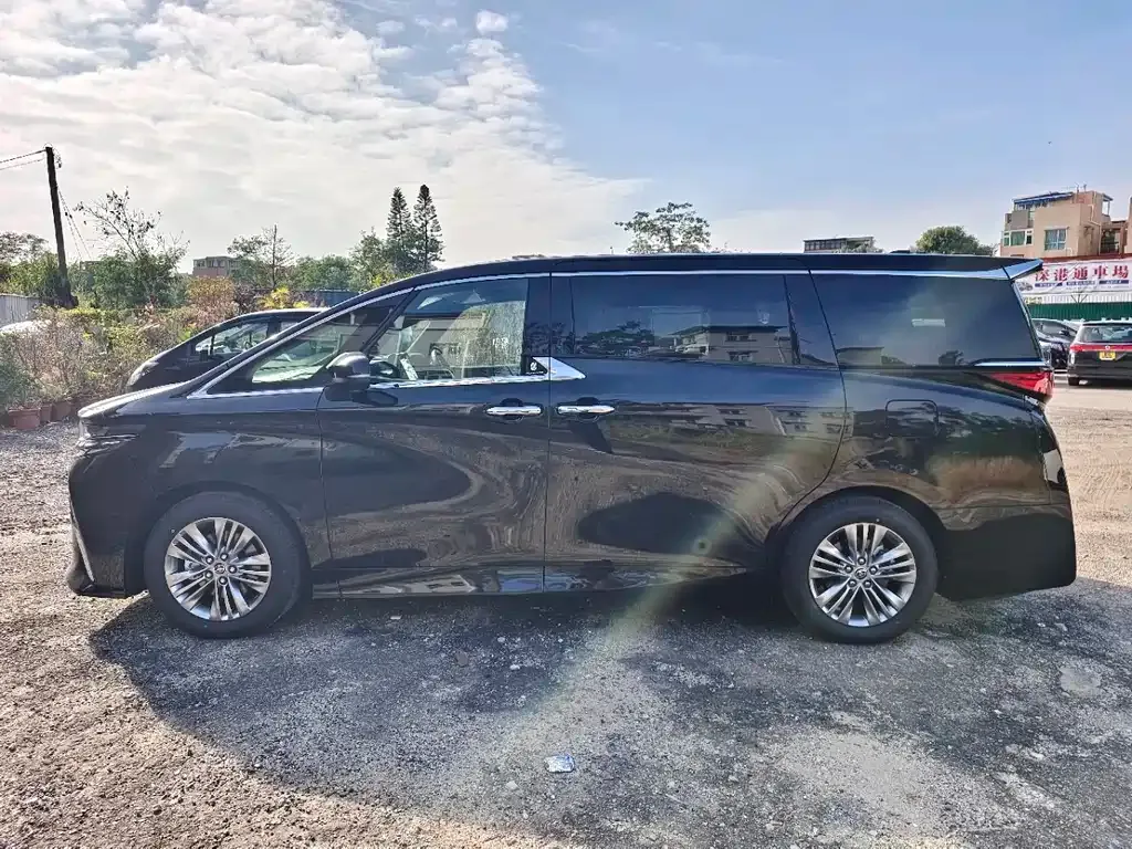 Toyota Alphard — фото 5