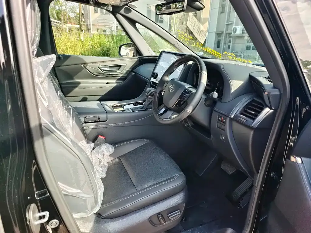 Toyota Alphard — фото 8