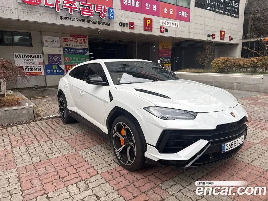 Lamborghini Urus — фото 1