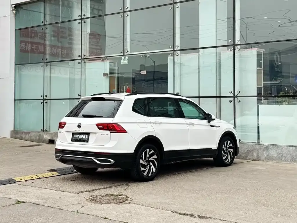 Volkswagen Tiguan L — фото 4