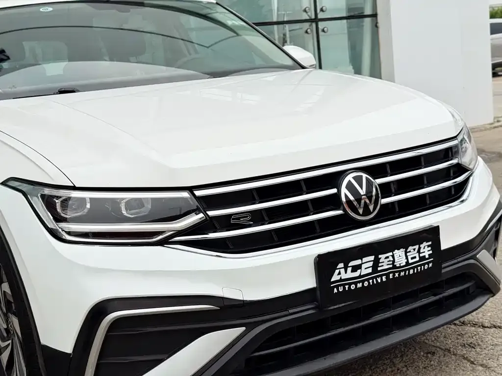 Volkswagen Tiguan L — фото 7