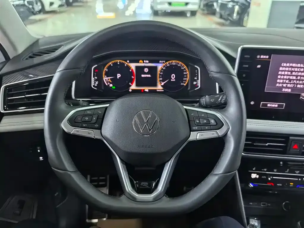 Volkswagen Tiguan L — фото 5