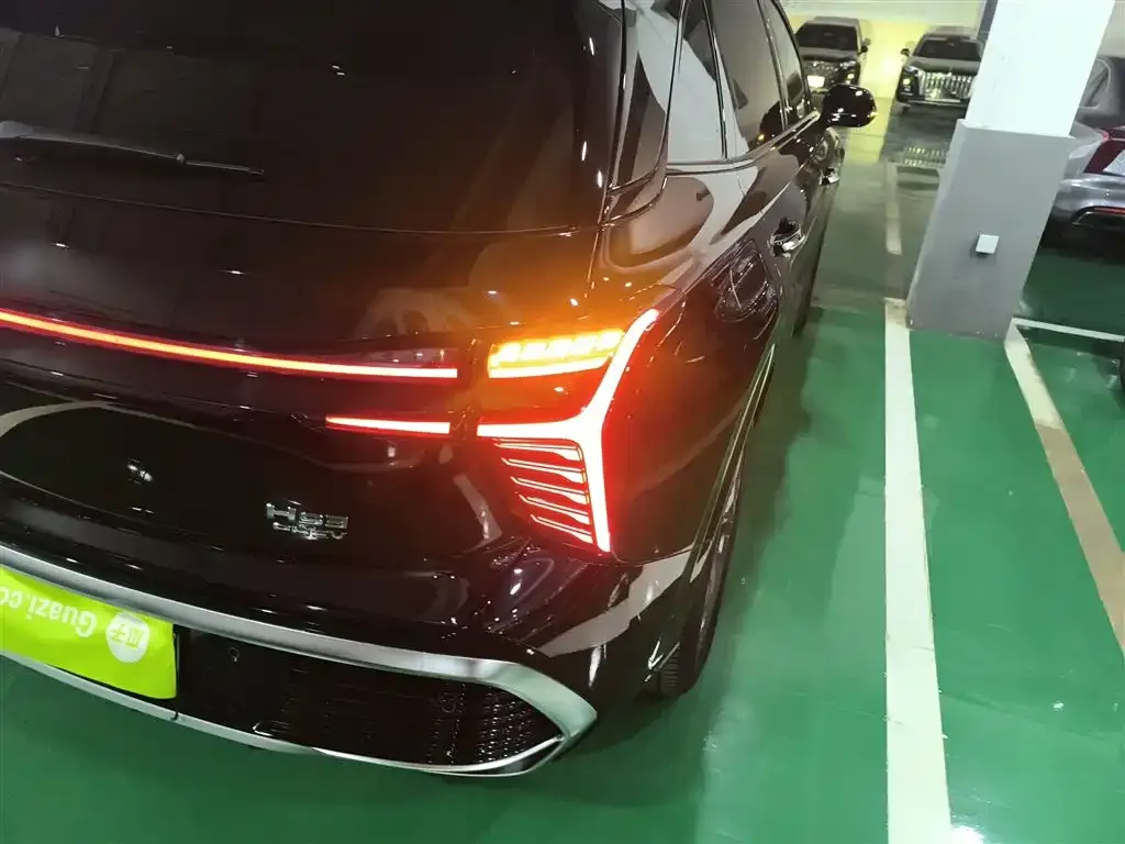 Hongqi HS3 PHEV — фото 8