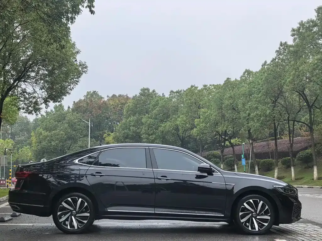 Volkswagen Passat — фото 7