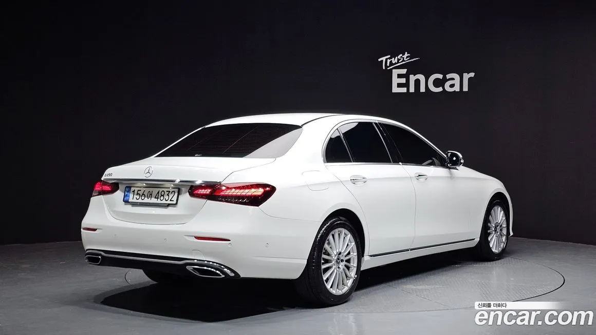 Mercedes-Benz E-Class — фото 2