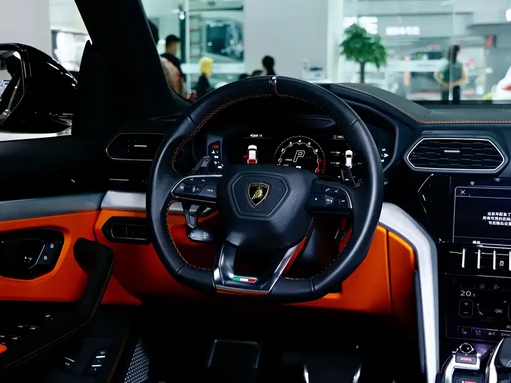 Lamborghini Urus — фото 5