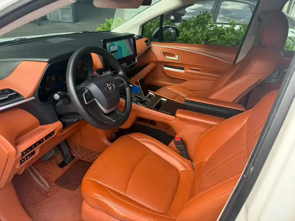Toyota Granvia — фото 3