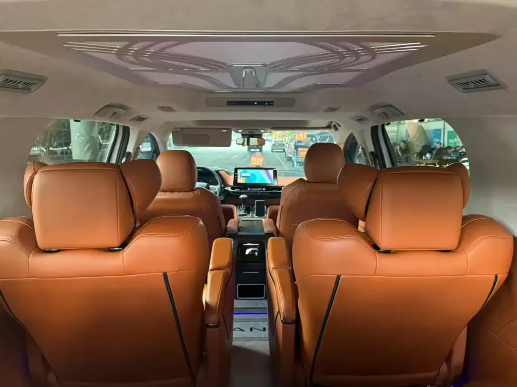 Toyota Granvia — фото 4