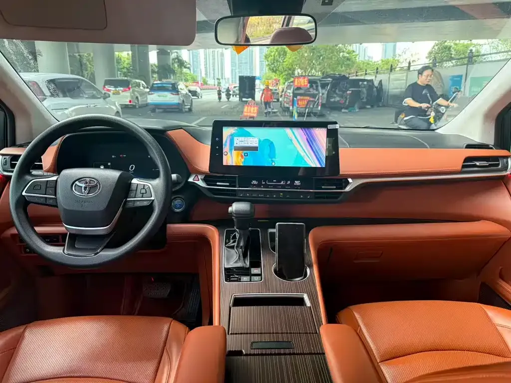 Toyota Granvia — фото 5